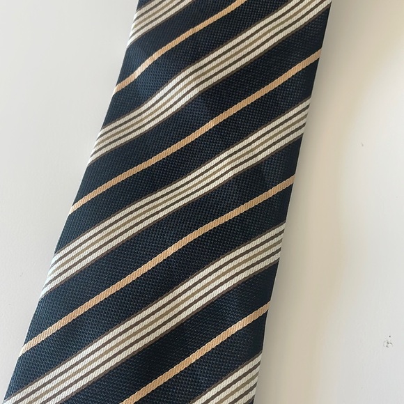 Men’s Black and Beige Striped Tie New with Tags From Boscov’s - Picture 5 of 9